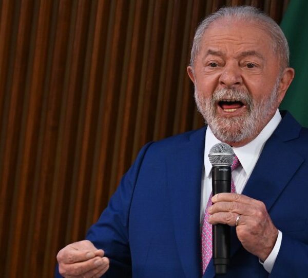Lula critica governador de SC e diz que…