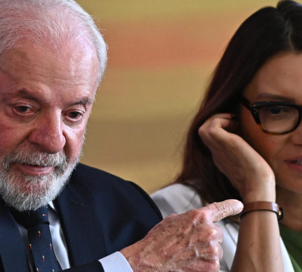 Campanha do PT para fortalecer imagem de Janja…