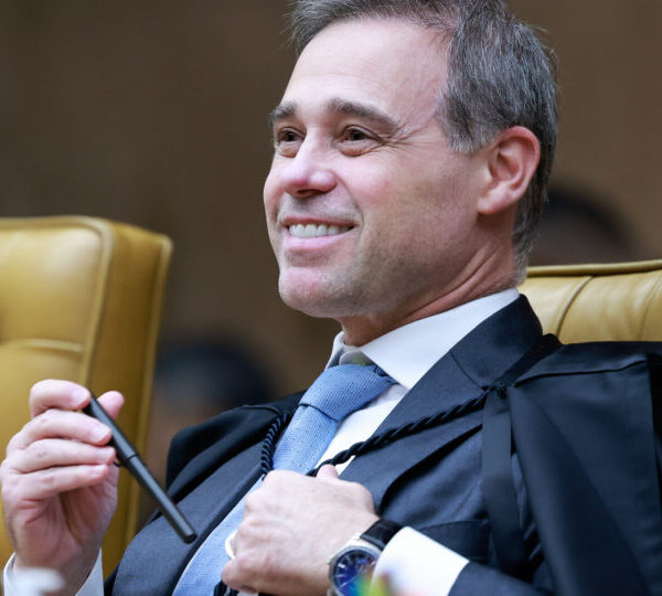 Mendonça e Dino batem boca sobre liberdade de…