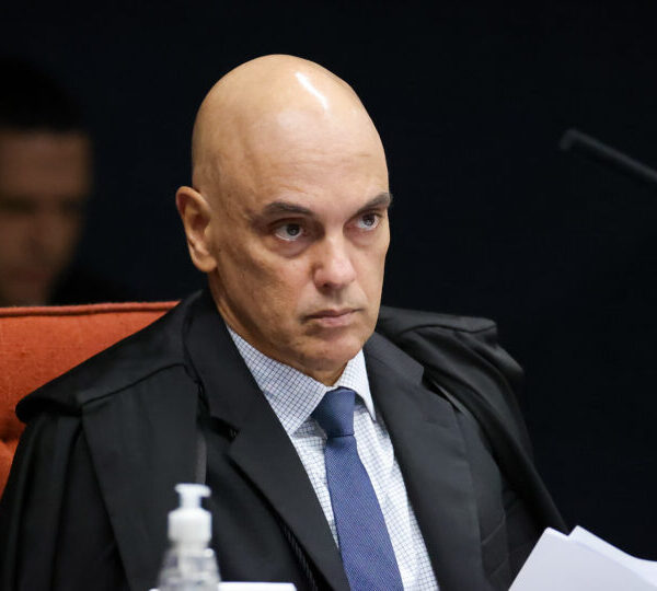 Moraes rejeita pedido de Zambelli para suspender julgamento…