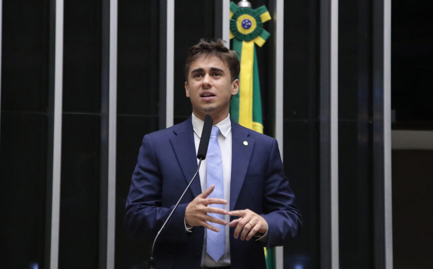 Nikolas anuncia ação contra Janja por falas sobre regulação das redes sociais