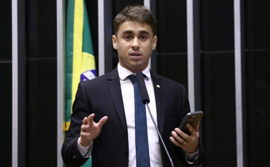 Nikolas Ferreira protocola pedido de impeachment contra Flávio Dino