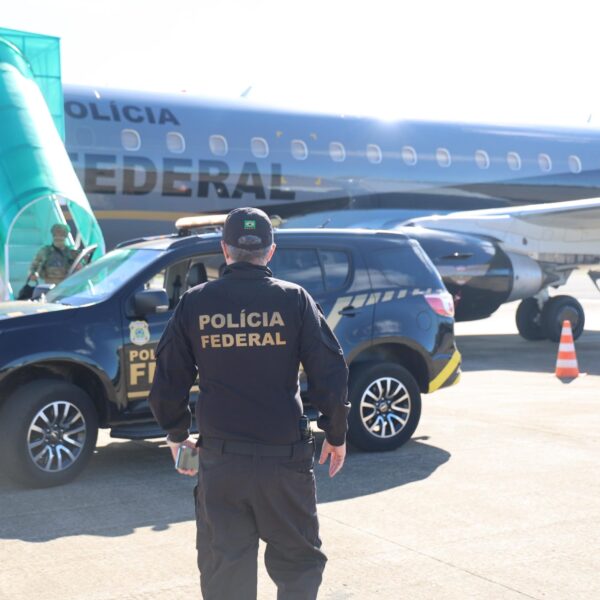 Líder de facção preso na Bolívia é levado…
