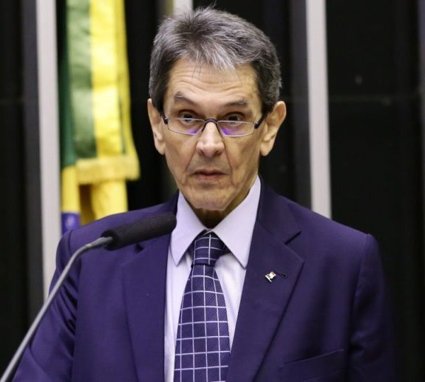 Moraes concede prisão domiciliar humanitária para Roberto Jefferson