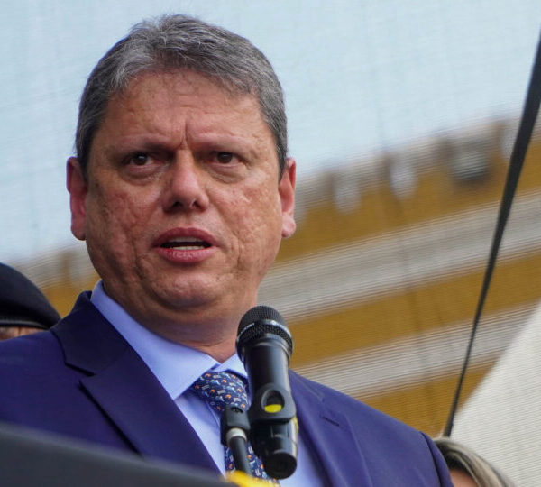 Tarcísio critica governo Lula e defende frente ampla…