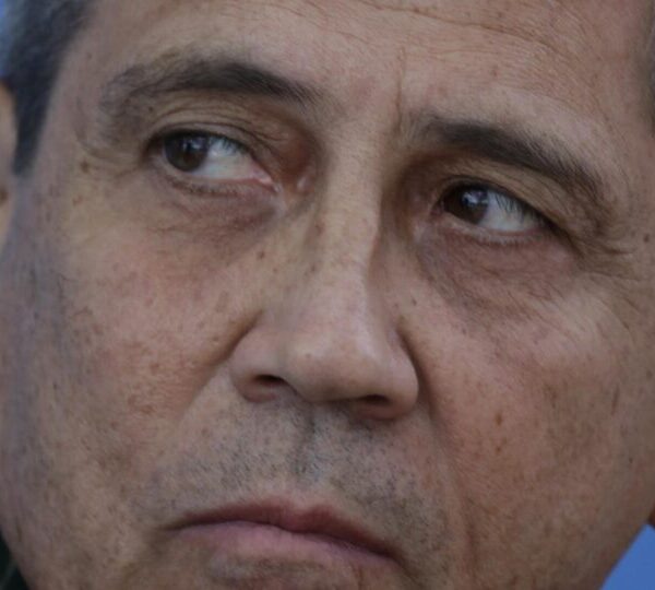 Moraes mantém prisão preventiva de Braga Netto