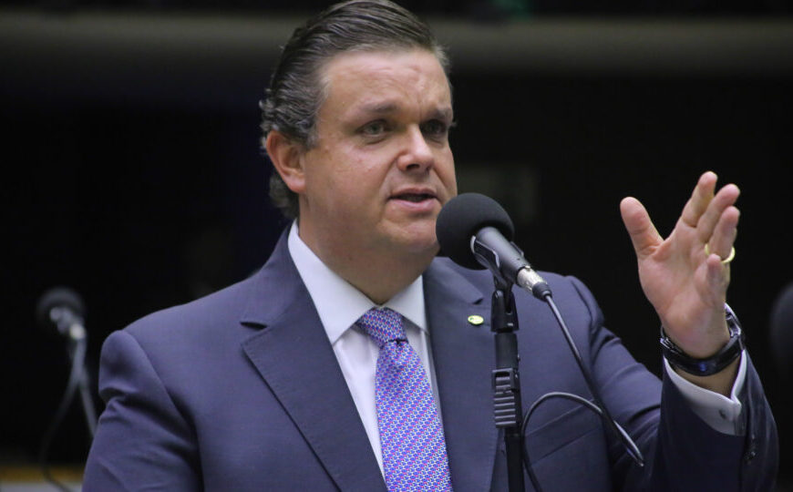 Novo ministro assinou emenda que enfraqueceu regras de controle de descontos do INSS