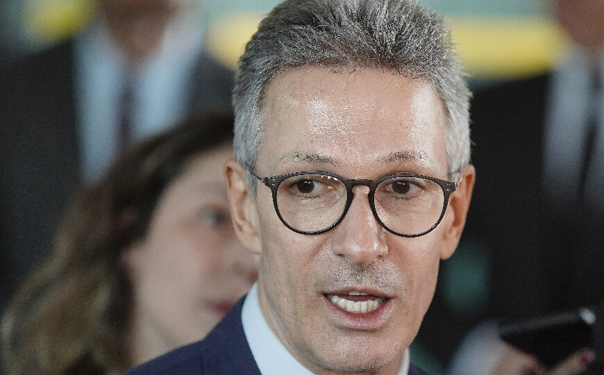 PT processa Zema por comentário sobre fraude bilionária no INSS