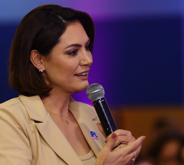 Michelle Bolsonaro vai à Justiça após ser chamada&hellip;