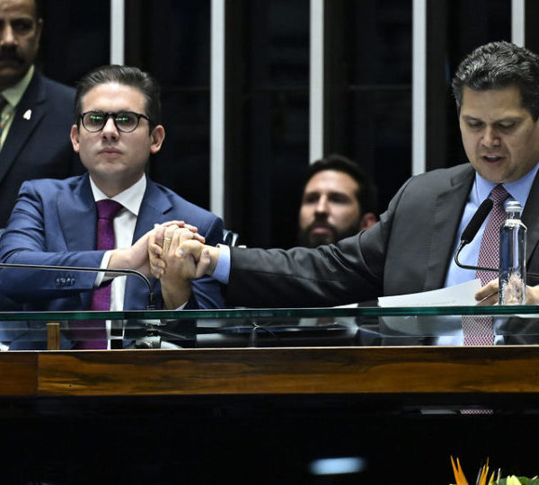 Senadores votam controversa pauta para aumentar número de&hellip;