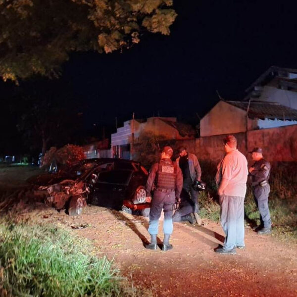 Motorista embriagado foge da PM e bate Fiesta&hellip;