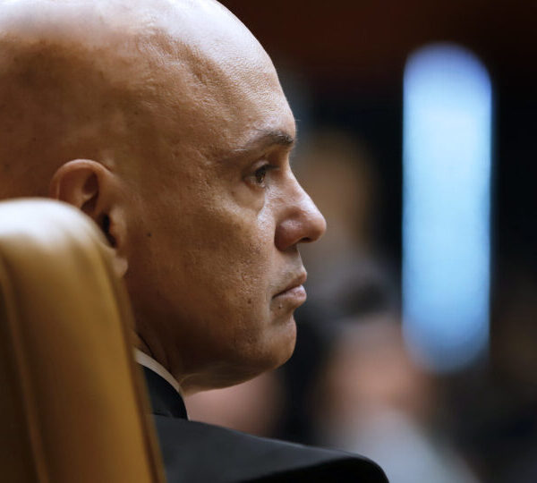Alexandre de Moraes autoriza policial do DF réu&hellip;