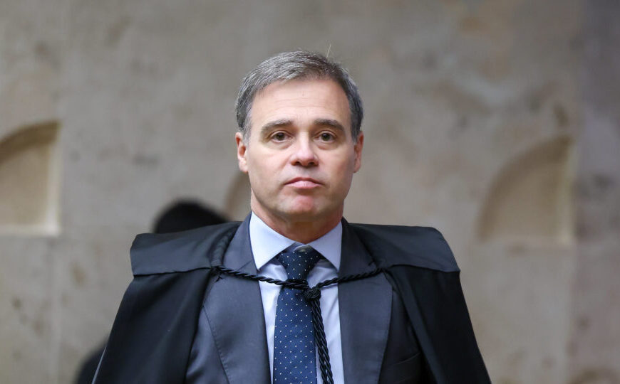 Mendonça vota contra suspensão de perfis e punição…