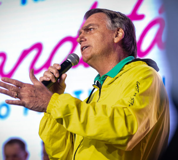 Bolsonaro vai passar por exames após passar mal&hellip;