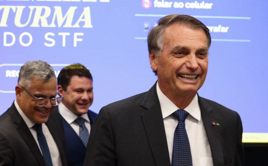 Bolsonaro converte pressão de julgamento…