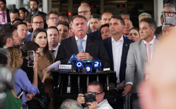 Após contradições de Cid, Bolsonaro e oposição pedem&hellip;