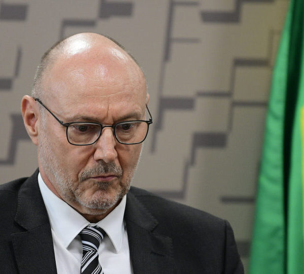 Abin Paralela: servidores ameaçam greve para derrubar diretor&hellip;