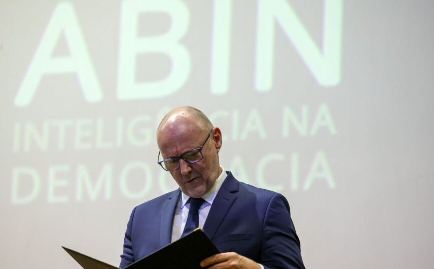 Servidores da Abin aprovam greve e acionam Justiça para afastar diretor-geral