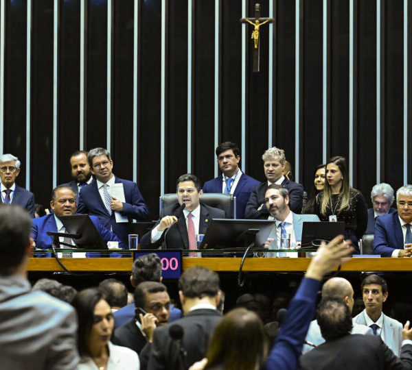 Alcolumbre cria CPMI para investigar fraudes no INSS