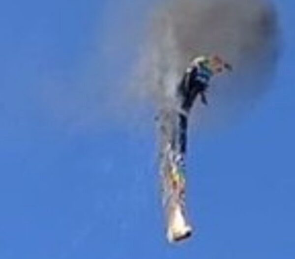 Balão pega fogo, cai e mata oito passageiros&hellip;