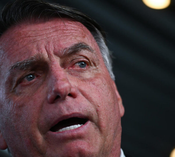 Bolsonaro passa mal e interrompe agenda em Goiás