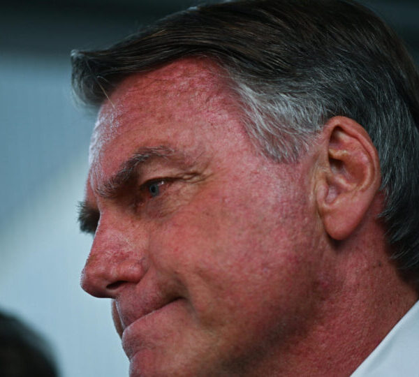 Bolsonaro diz à PF que não falou com…