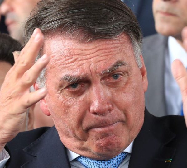 Bolsonaro diz ter enviado R$ 2 milhões a…