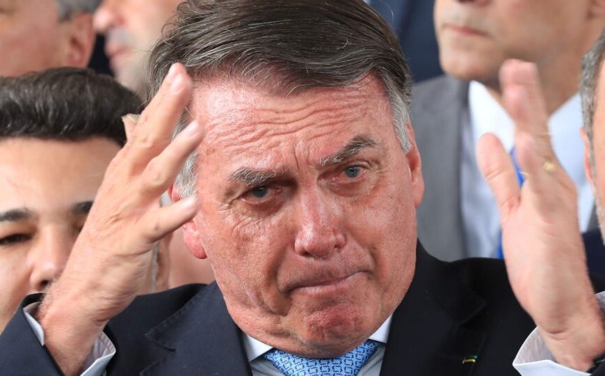 Bolsonaro diz ter enviado R$ 2 milhões a Eduardo e defende atuação do filho nos EUA