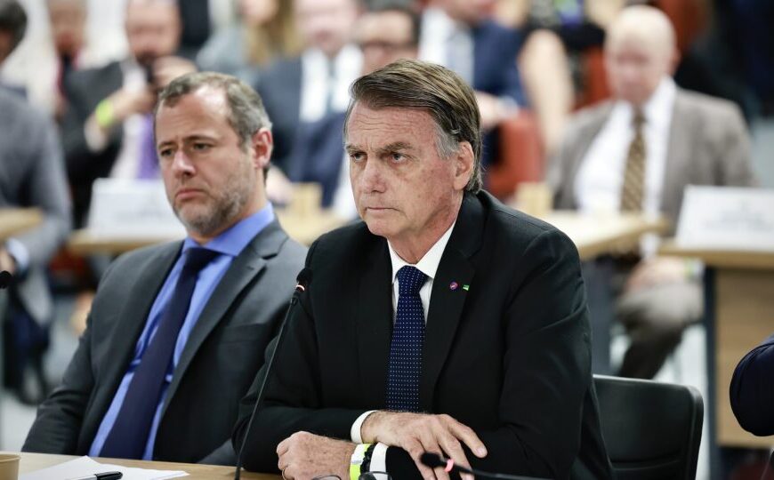 Bolsonaro rebate acusações sobre reuniões,…