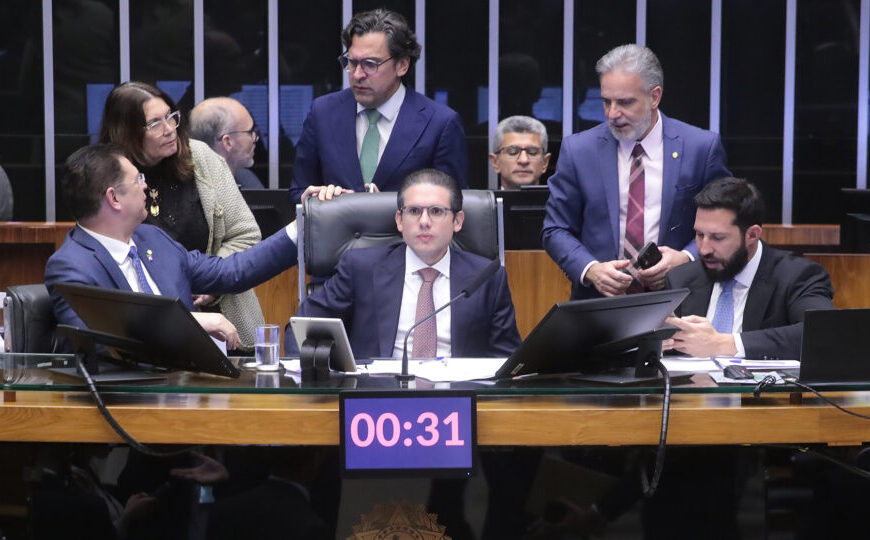 Câmara aprova mudanças do Senado e aumento no número de deputados vai à sanção