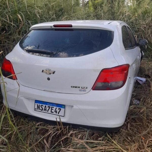 Carro roubado em Ponta Porã é encontrado abandonado…