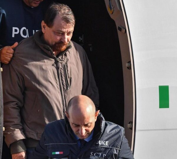 Ministro cita Cesare Battisti para defender extradição de&hellip;