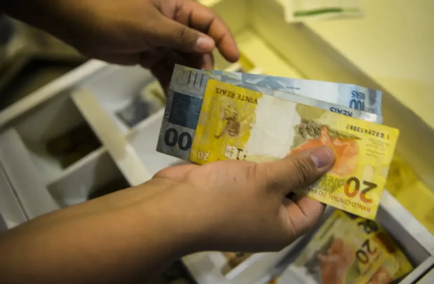 Rendimento médio dos brasileiros chega a R$ 3.270