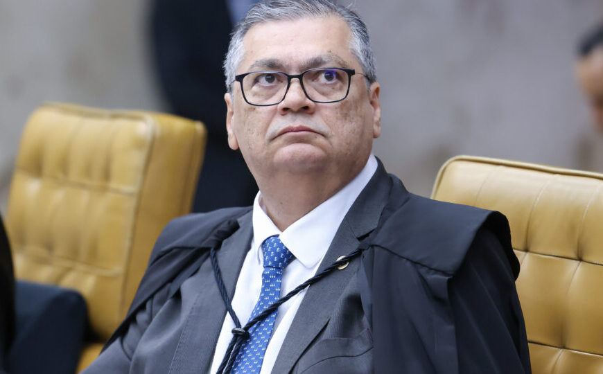 Dino diz que ameaça cotidiana contra ministros é…