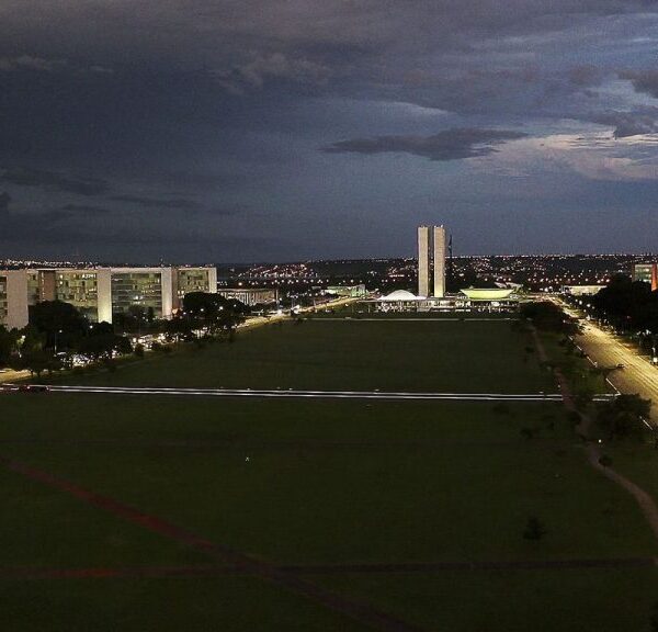 Sancionada lei que reajusta salários de servidores do…