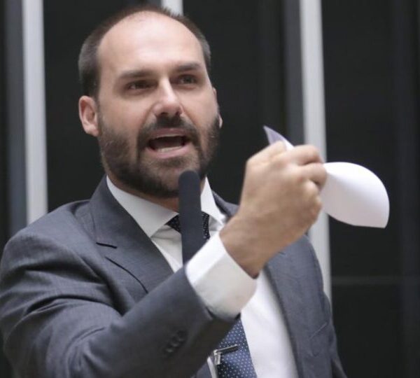 Eduardo reage à fala de Lula sobre “lambe…