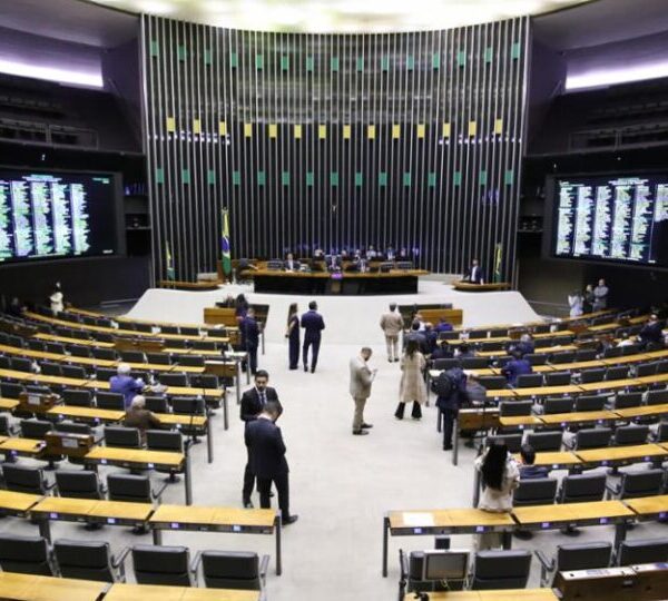 Em crise com o Congresso, Lula ainda não&hellip;