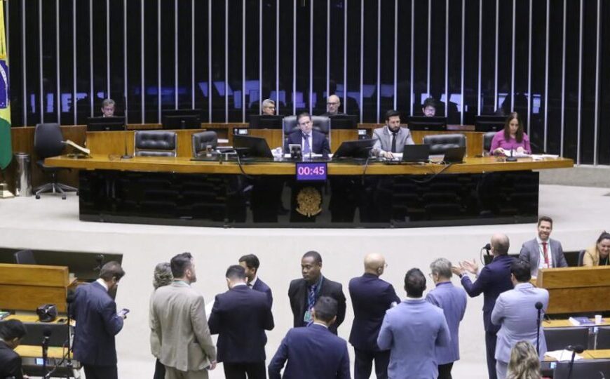 Veja como votaram os deputados para sustar o aumento do IOF
