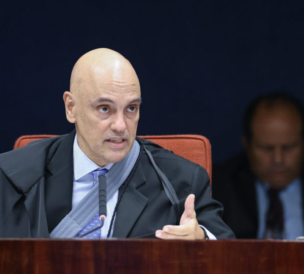 Moraes manda prender ex-assessor de Bolsonaro e abre&hellip;