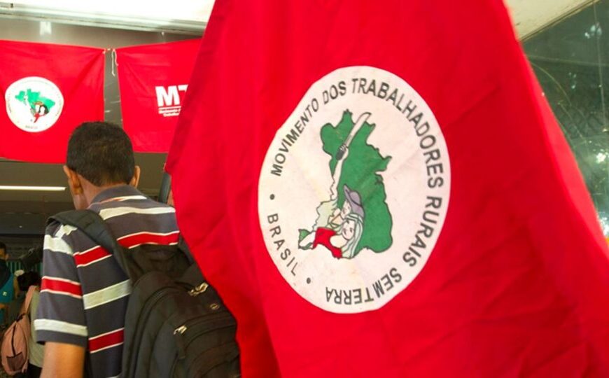 Membros do MST ironizam ministro Paulo Teixeira e…
