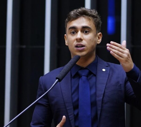 Alvo da esquerda, Nikolas Ferreira comenta prisão de…
