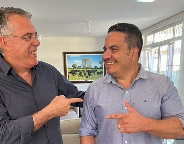 Eduardo Campos se licencia do cargo e Patrick…