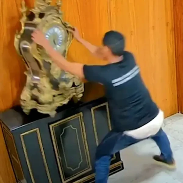 Moraes manda prender homem que quebrou relógio histórico&hellip;