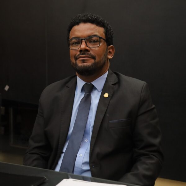 Reinaldo Jalasca cobra operação tapa-buracos no Jardim Aeroporto