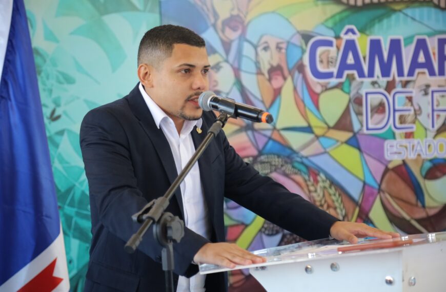 Leandro Bitencourt pede instalação de banheiros públicos na praça central de Nova Itamarati