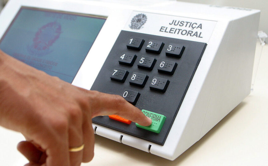 Oposição tenta incluir voto impresso…