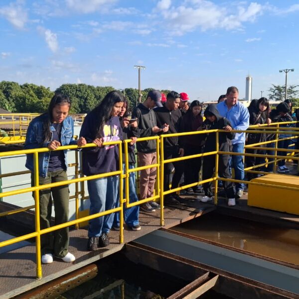 Alunos da Aldeia Jaguapiru à ETA abre Semana…