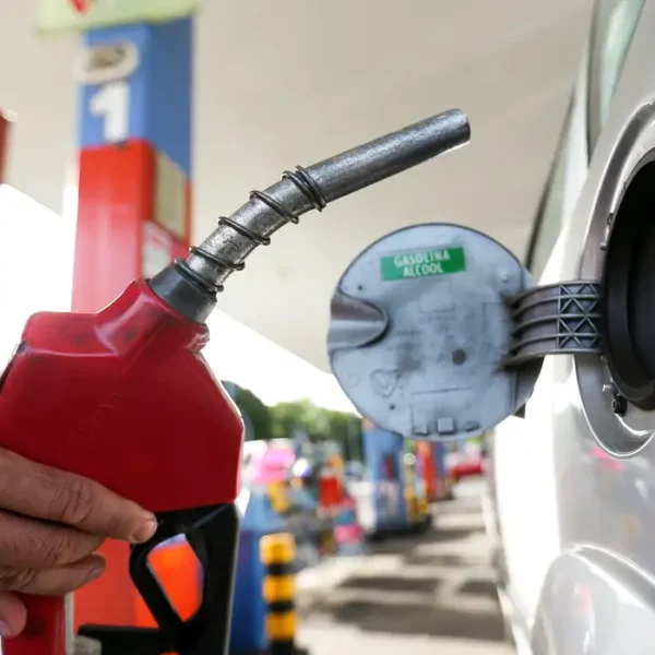 Combustível: Governo prevê queda de preço se petróleo&hellip;