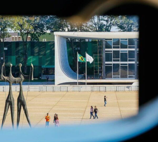Praça dos Três Poderes é reaberta para turistas,&hellip;