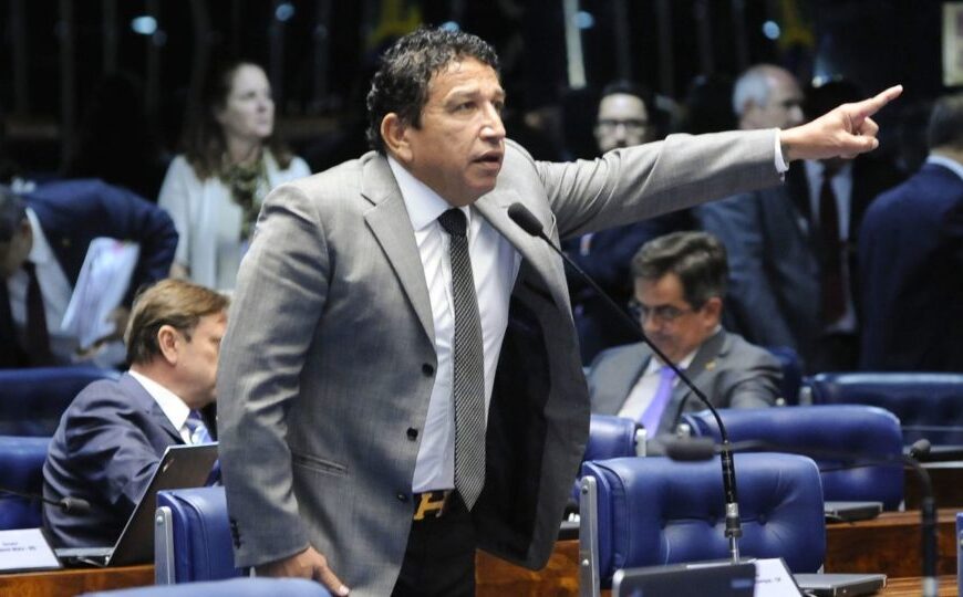 Magno Malta convoca manifestação em defesa de Bolsonaro